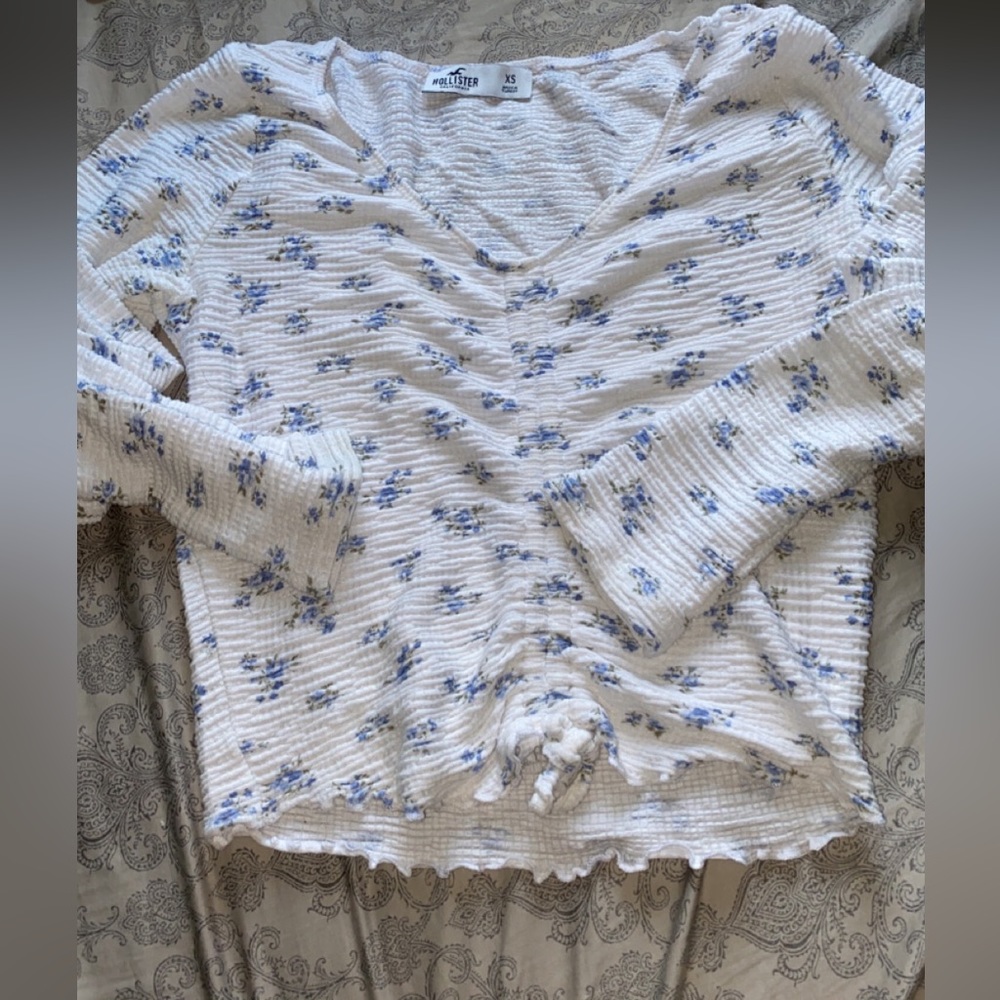 xs brand new hollister long sleeve